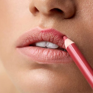 چگونه لب های خود را بزرگ نشان دهیم؟ چگونه لب های خود را بزرگ نشان دهیم؟