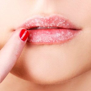 چگونه لب های خود را بزرگ نشان دهیم؟ چگونه لب های خود را بزرگ نشان دهیم؟