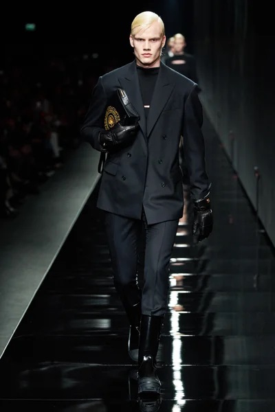 کالکشن مدل لباس مردانه پاییز ۲۰۲۰ ورساچه