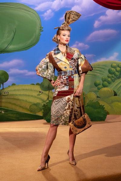 مدل لباس زنانه پاییز و زمستان ۲۰۲۱ برند ماسکینو