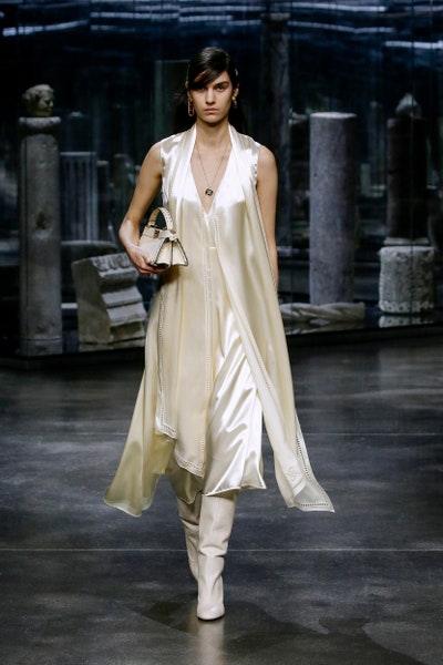 کالکشن مدل لباس زنانه پاییز و زمستان ۲۰۲۱ فندی