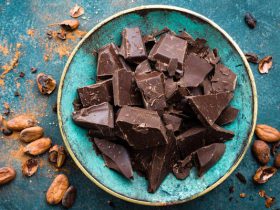 مزایا و مضرات شکلات تلخ چیست؟